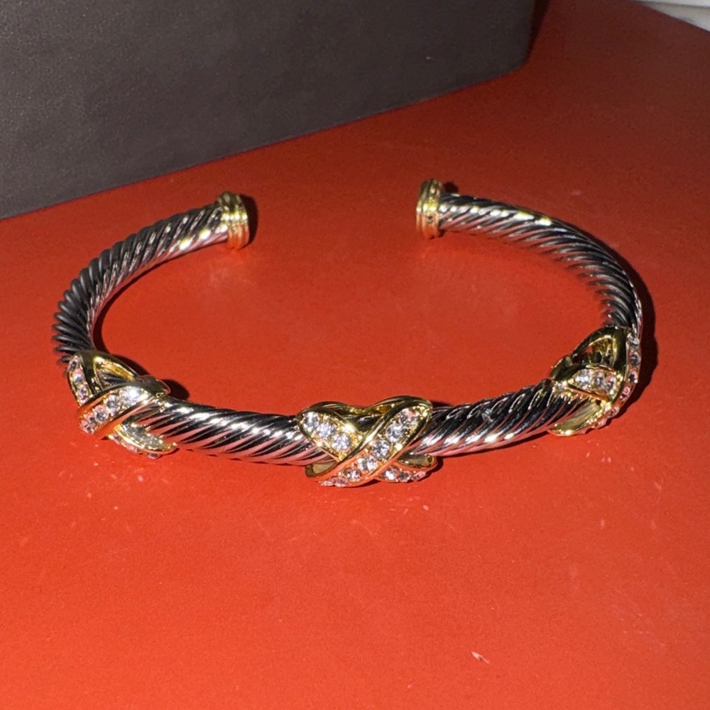 Elegant Two-Tone Cable Bracelet - Picture 4 of 4